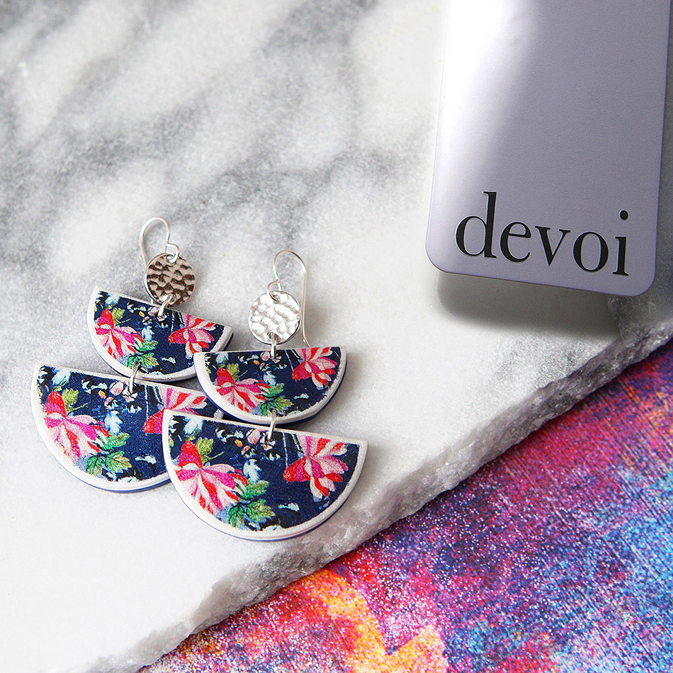 DEVOI AW moon walking carnation earrings hammered coin NEXT ROMANCE x DEVOI